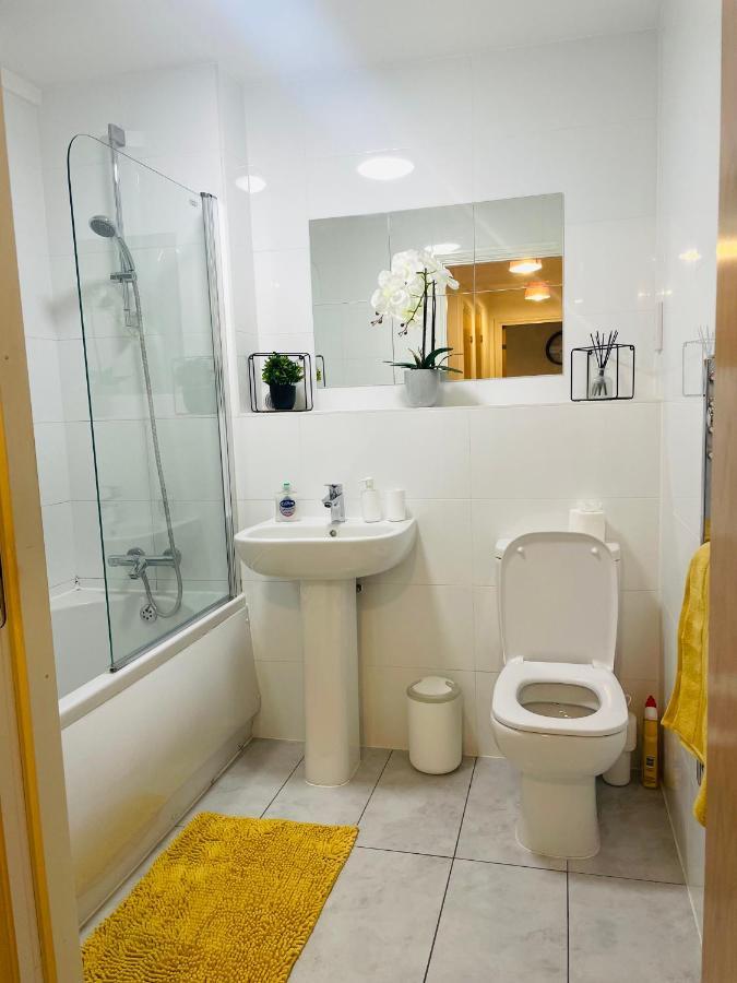 #0509 Two Bedroom Serviced Apartment- Free Parking ダービー エクステリア 写真